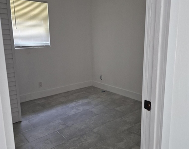 313 Sw 1st Terrace - Photo Thumbnail 3