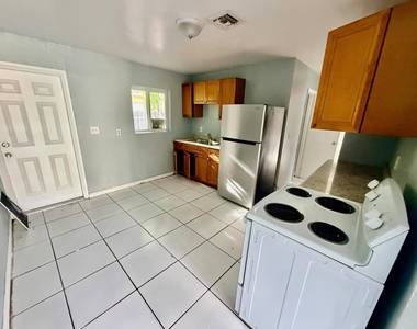 1132 Nw 5th Court - Photo Thumbnail 11
