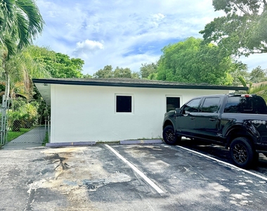 1132 Nw 5th Court - Photo Thumbnail 1