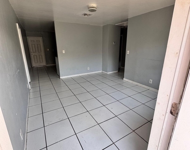 1132 Nw 5th Court - Photo Thumbnail 3