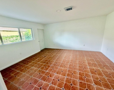 1132 Nw 5th Court - Photo Thumbnail 8
