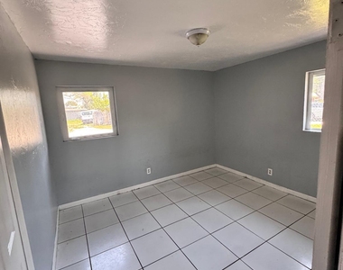 1132 Nw 5th Court - Photo Thumbnail 2