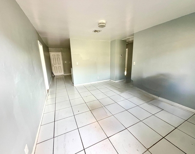 1132 Nw 5th Court - Photo Thumbnail 7
