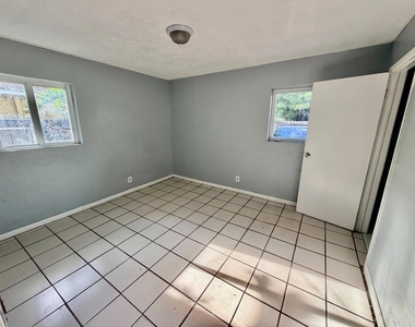 1132 Nw 5th Court - Photo Thumbnail 10