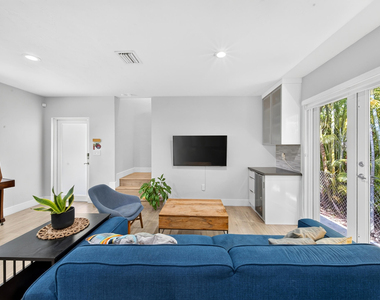 1015 Madrid Street - Photo Thumbnail 8