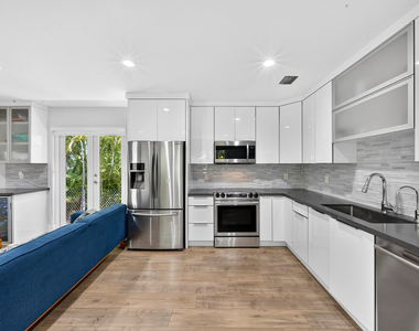 1015 Madrid Street - Photo Thumbnail 10