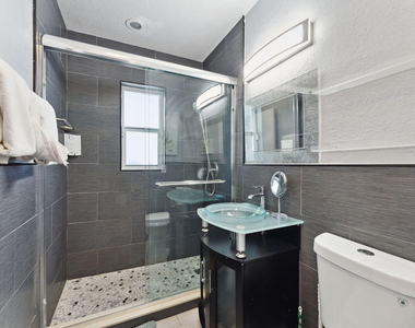 1631 N Andrews Square - Photo Thumbnail 7