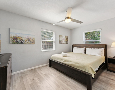 1631 N Andrews Square - Photo Thumbnail 9