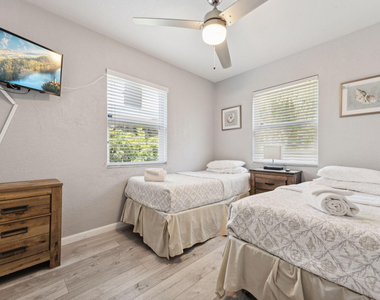 1631 N Andrews Square - Photo Thumbnail 5