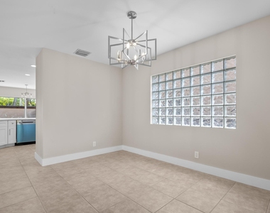 4250 Nw 1st Place - Photo Thumbnail 13