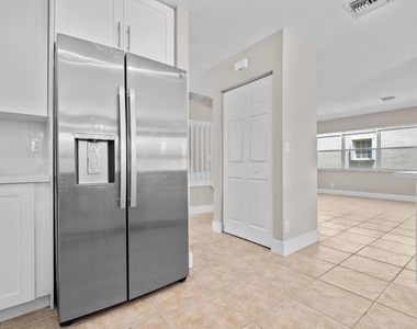 4250 Nw 1st Place - Photo Thumbnail 6