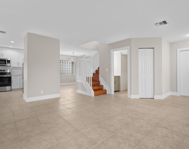 4250 Nw 1st Place - Photo Thumbnail 7