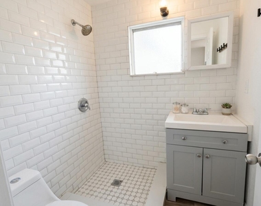 825 Truman Street - Photo Thumbnail 3