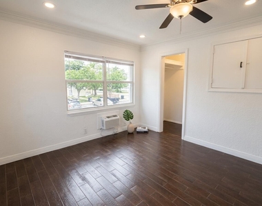 825 Truman Street - Photo Thumbnail 2