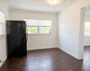 825 Truman Street - Photo Thumbnail 1