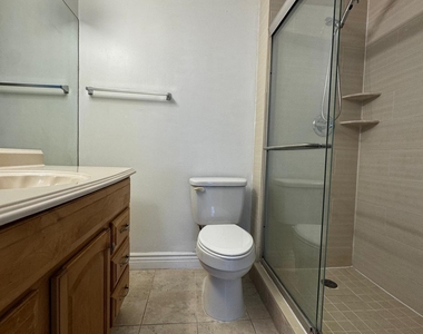5444 Jubilee Way - Photo Thumbnail 2