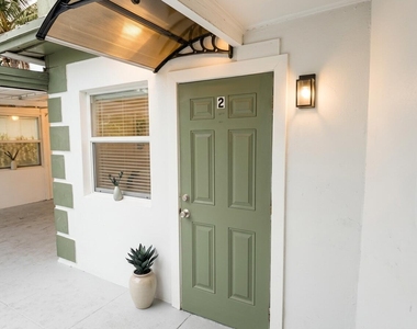825 Truman Street - Photo Thumbnail 4