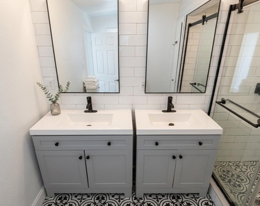 825 Truman Street - Photo Thumbnail 1