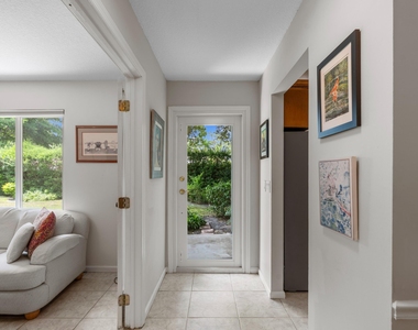 433 Goldenwood Way - Photo Thumbnail 8