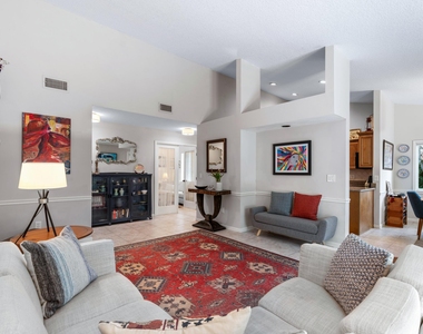 433 Goldenwood Way - Photo Thumbnail 7