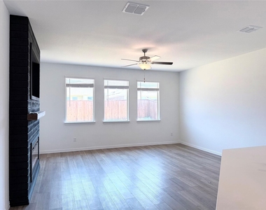 11424 Woody Creek Trail - Photo Thumbnail 6