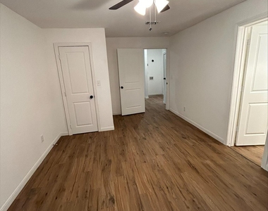 705 E Jones Street - Photo Thumbnail 3