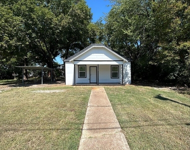 705 E Jones Street - Photo Thumbnail 8