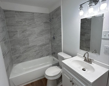 705 E Jones Street - Photo Thumbnail 5