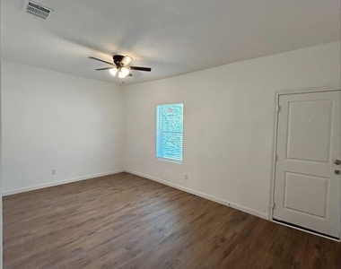 705 E Jones Street - Photo Thumbnail 1