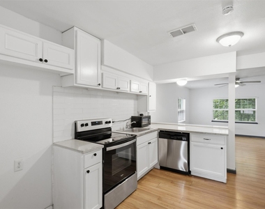 620 E Sears Street - Photo Thumbnail 4