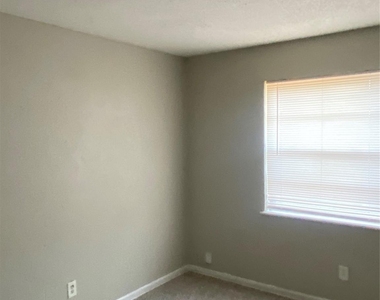 5616 Glen Forest Lane - Photo Thumbnail 9