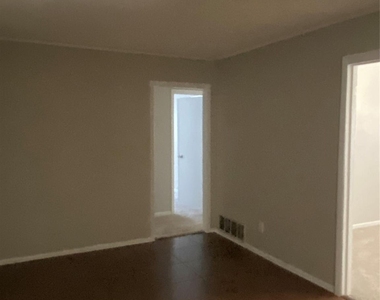 5616 Glen Forest Lane - Photo Thumbnail 2