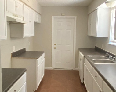 5616 Glen Forest Lane - Photo Thumbnail 6