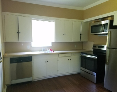 774 Grand Avenue - Photo Thumbnail 2