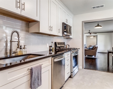 10312 Sylvia Drive - Photo Thumbnail 3