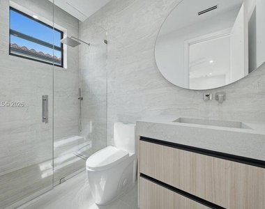 3318 Ne 16th Place - Photo Thumbnail 41