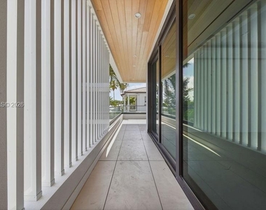 3318 Ne 16th Place - Photo Thumbnail 20