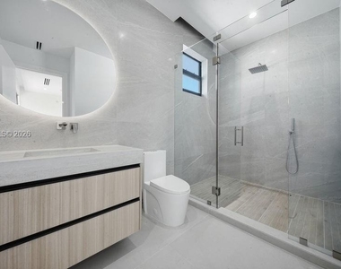 3318 Ne 16th Place - Photo Thumbnail 48