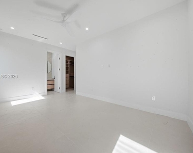 3318 Ne 16th Place - Photo Thumbnail 66