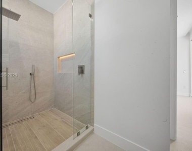 3318 Ne 16th Place - Photo Thumbnail 45