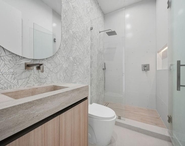 3318 Ne 16th Place - Photo Thumbnail 30