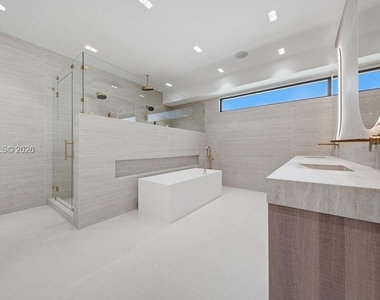3318 Ne 16th Place - Photo Thumbnail 29