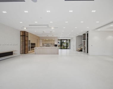 3318 Ne 16th Place - Photo Thumbnail 10