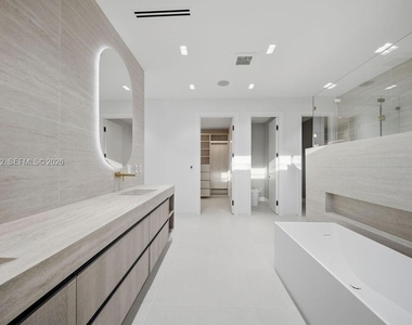 3318 Ne 16th Place - Photo Thumbnail 65