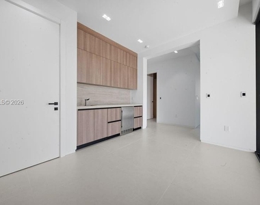 3318 Ne 16th Place - Photo Thumbnail 19