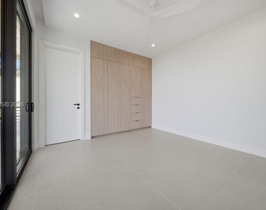 3318 Ne 16th Place - Photo Thumbnail 35