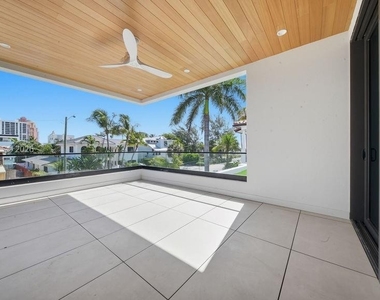 3318 Ne 16th Place - Photo Thumbnail 24