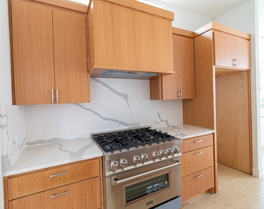 4210 Roseland Avenue - Photo Thumbnail 12