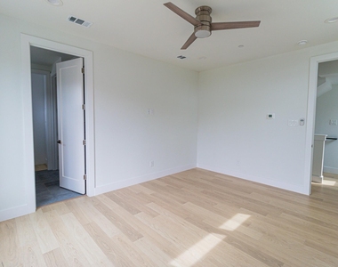4210 Roseland Avenue - Photo Thumbnail 18