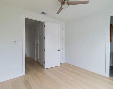 4210 Roseland Avenue - Photo Thumbnail 24